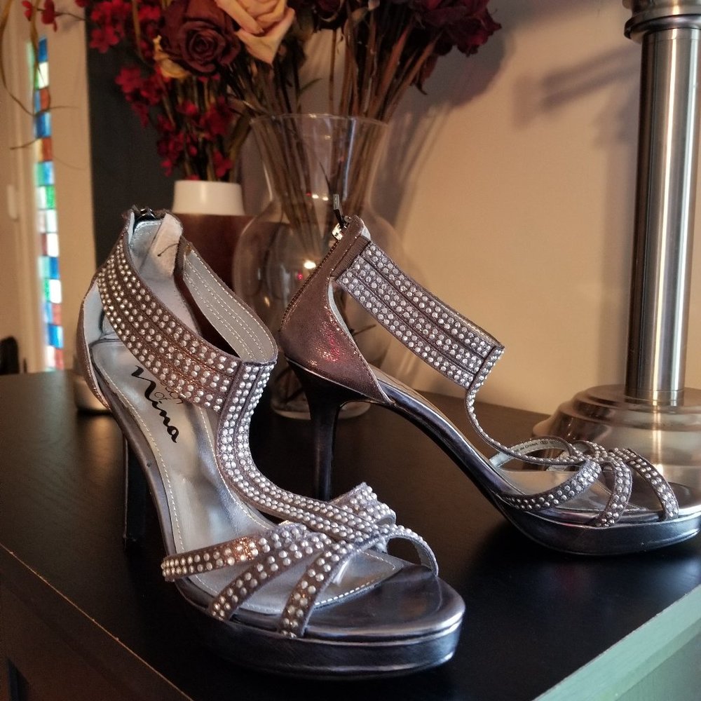 Touch of Nina Silver Embellished Heels Sz 6.5M